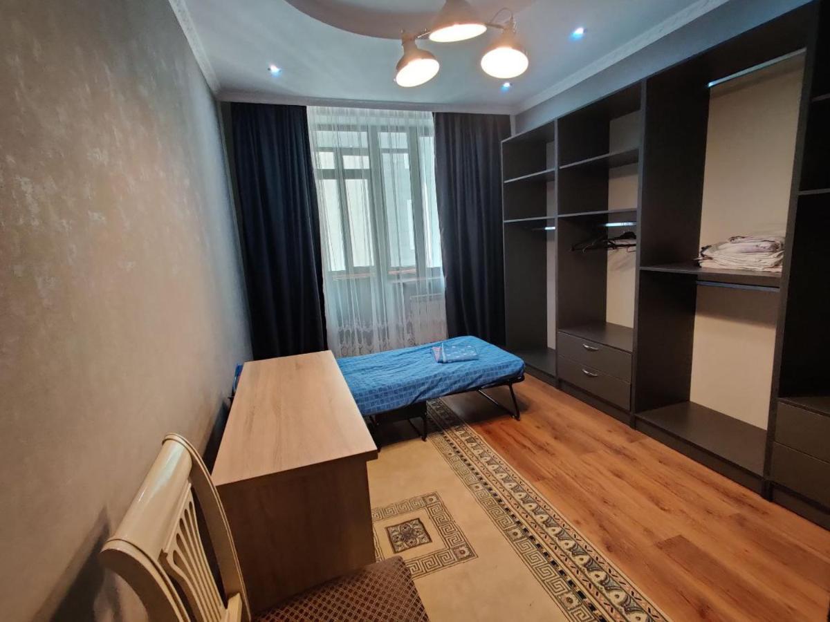 Комната В 4Х Комнатной Квартире Almatý Exterior foto