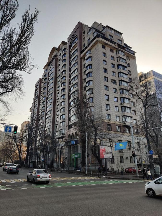 Комната В 4Х Комнатной Квартире Almatý Exterior foto