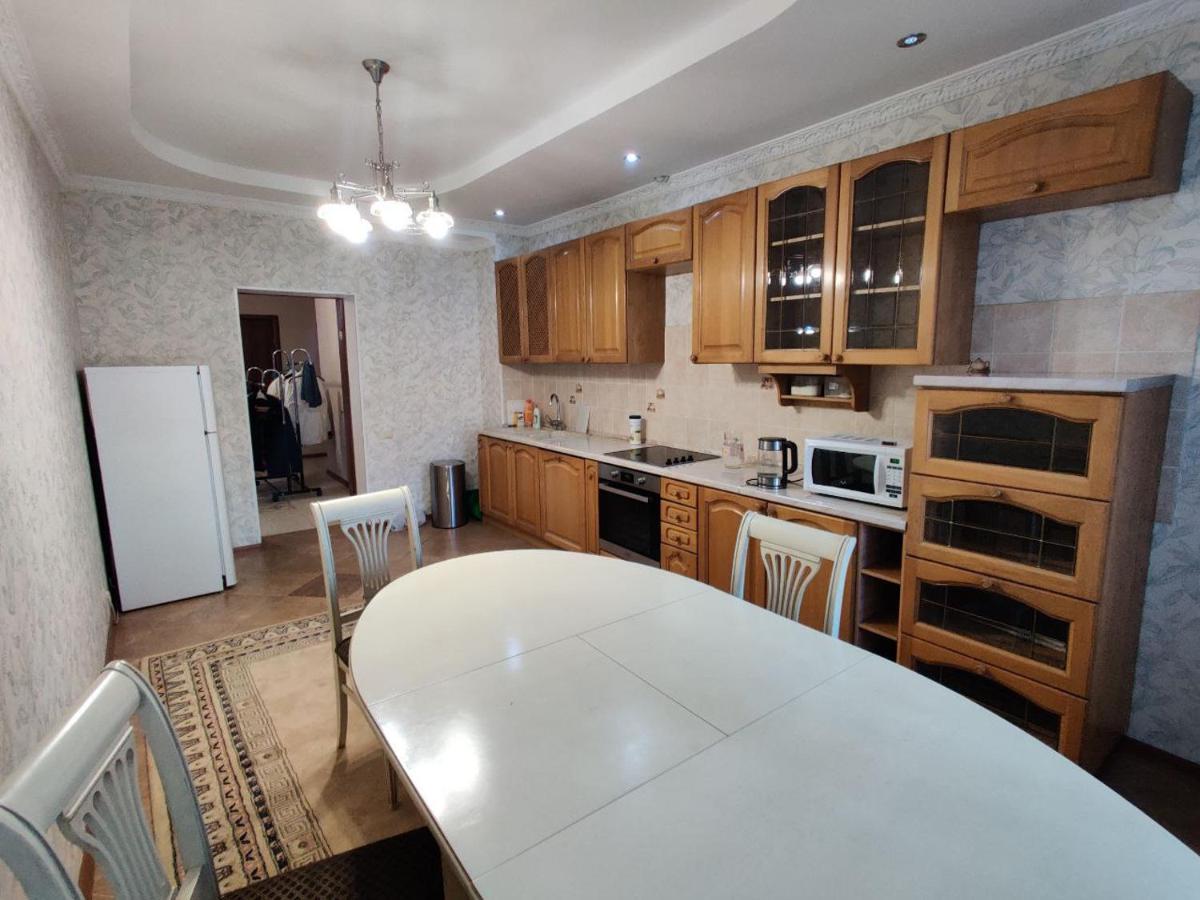 Комната В 4Х Комнатной Квартире Almatý Exterior foto